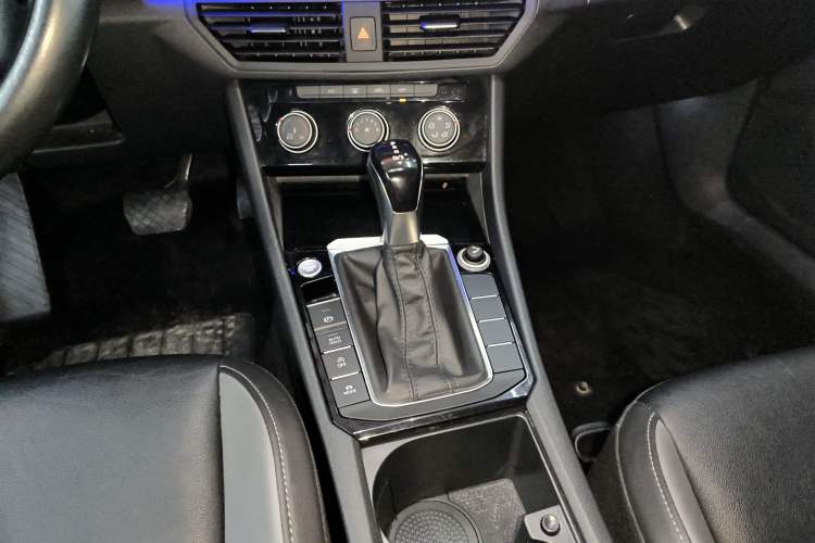 Used Volkswagen Sagitar 2019 280TSI DSG Comfort Version China VI Standard Gear Lever