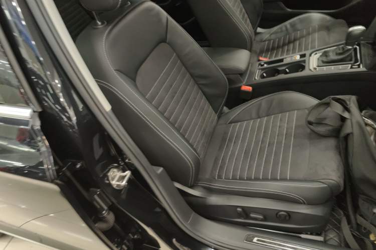 Used Volkswagen Magotan 2020 330TSI DSG Luxury Edition Right Front Seat