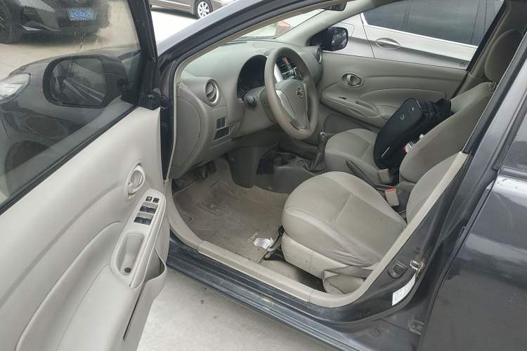 Used Nissan Sunny 2014 1.5XE Manual Comfort Edition Driver Seat