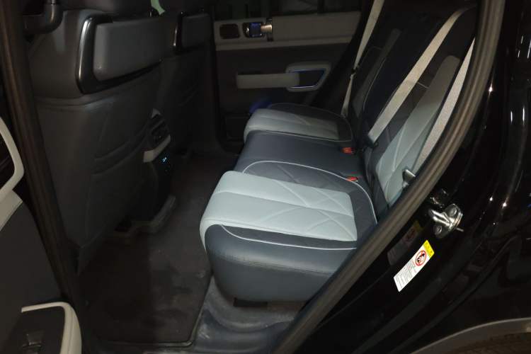 Used Formula Leopard 5 2023 Explore Edition