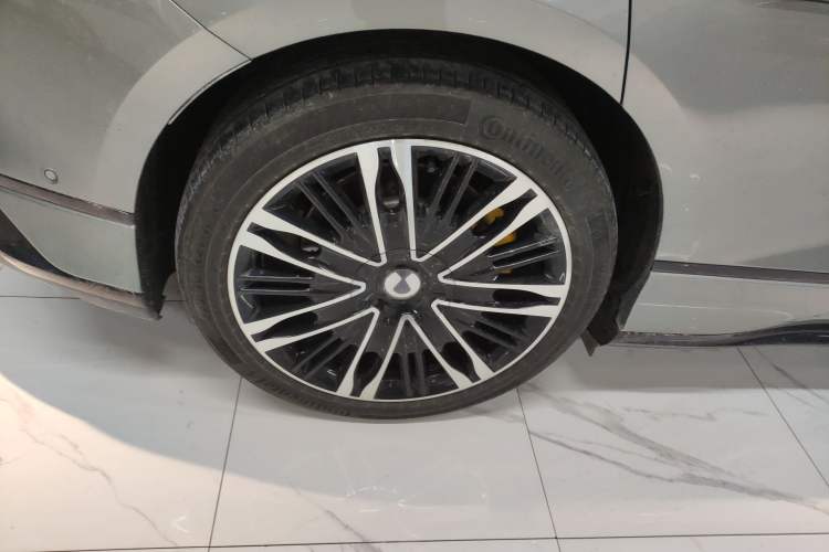 Used Denza Z9GT 2024 1100 Four-Wheel Drive Ultra Version Right Rear Wheel Hub