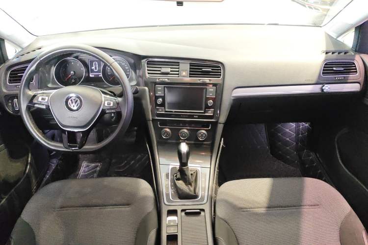 Used Volkswagen Golf 2018 230TSI Automatic Comfort Model
