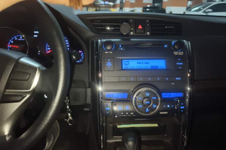 Used Toyota Reiz 2013 2.5S Elite Edition Audio And AC Panel