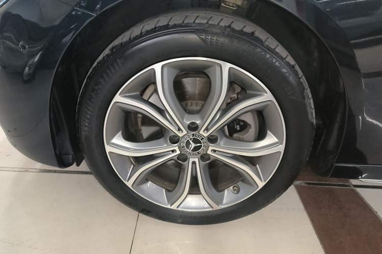 Used Mercedes-Benz E-Class 2023 Restyled E 300 L Sporty and Stylish Edition Exterior 3