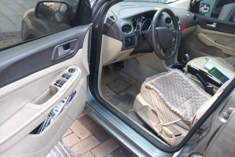 Used Ford Focus 2011 Sedan 1.8L Manual Comfort Model
