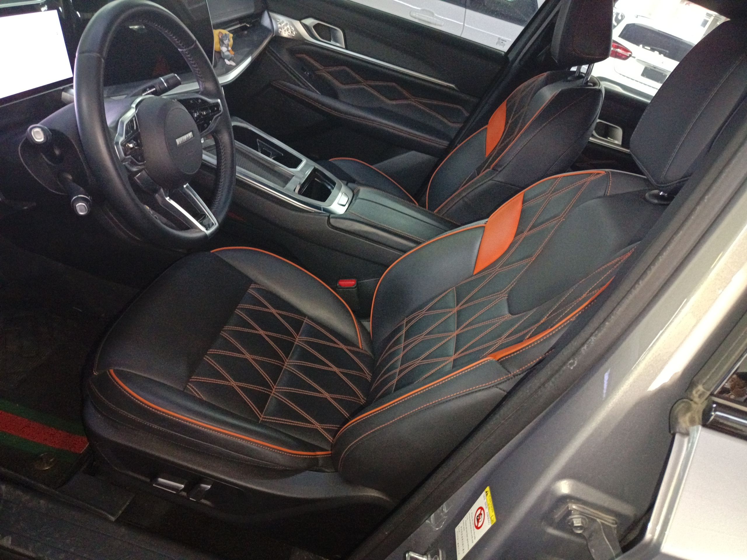 Переднее сиденье в автомобиле