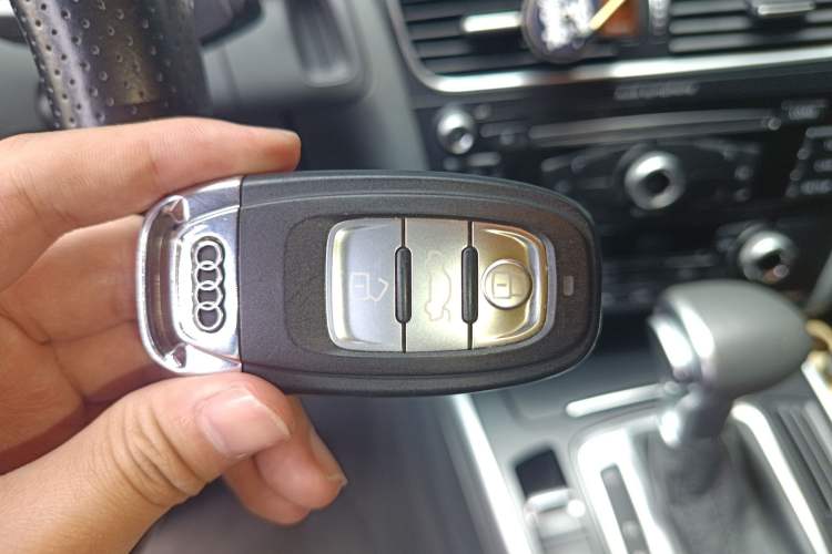 Used Audi A4L 2015 35 TFSI Automatic Standard Model Vehicle Key