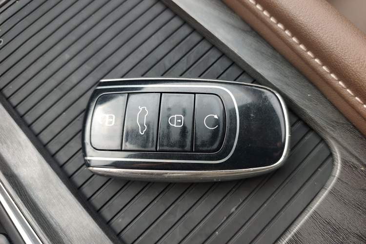 Used Chery Arrizo 8 2023 High-Performance Edition 2.0T DCT Powerfully Equipped Vehicle Key