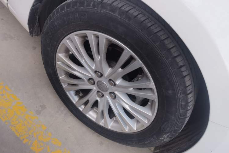 Used Buick GT 2017 15N Automatic Entry-Level Trim Right Front Wheel Hub