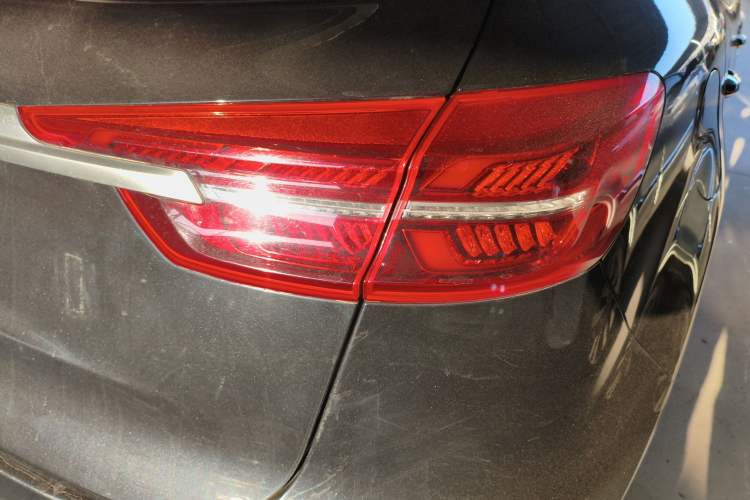 Used Hongqi HS5 2019 2.0T Smart Connect Flagship All-Wheel-Drive Version Right Rear Taillight
