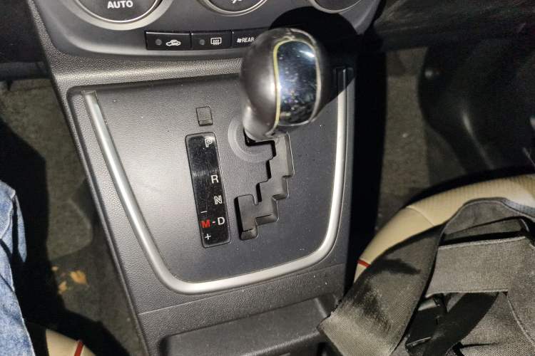 Used Mazda 5 2011 2.0L Automatic Comfort Edition Gear Lever
