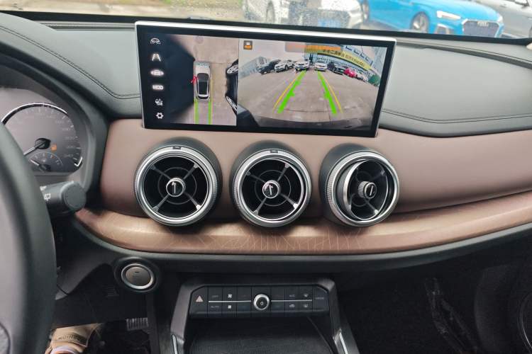 Used Wey VV5 2021 1.5T Two-Wheel Drive Color Pioneer
