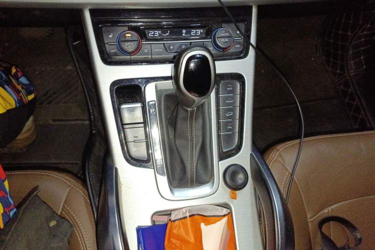 Used Geely Auto Emgrand X7 Sport 2016 1.8TD Automatic ZhiZun Version