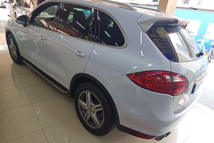 Used Porsche Cayenne 2014 Cayenne Platinum Edition 3.0T Rear Left 45 Deg