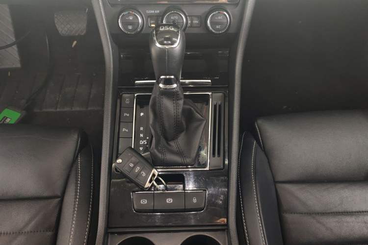 Used Skoda Superb 2016 TSI330 DSG Smart Drive Edition Gear Lever