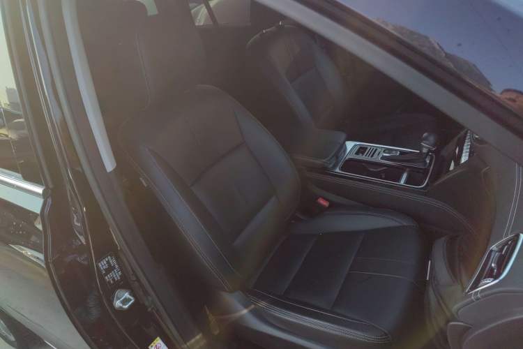 Used GAC Trumpchi GS8 2021 390T Two-Wheel Drive Luxury Smart Connect & Drive Edition (7 Seats) Right Front Seat