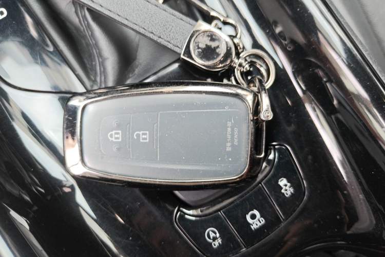 Used Toyota IZOA 2018 2.0L Yichi Version China VI Standard Vehicle Key