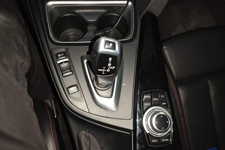 Used BMW 4 Series 2014 420i Convertible Sports Design Package Gear Lever