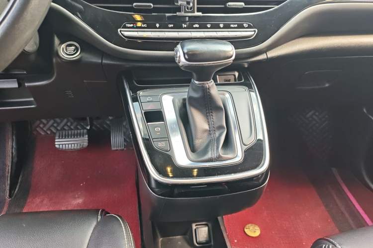 Used GAC Trumpchi M6 2021 270T DCT Luxury Edition (7 Seats) Gear Lever