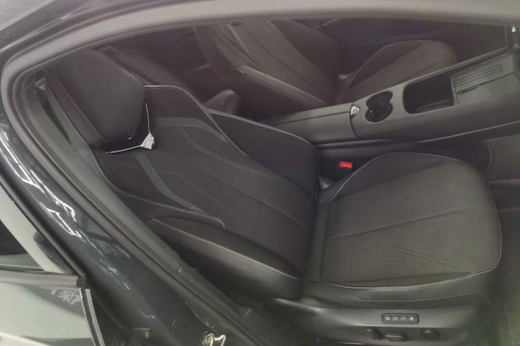 Used Volkswagen ID.UNYX 2024 Pro Long-Range Version Right Front Seat