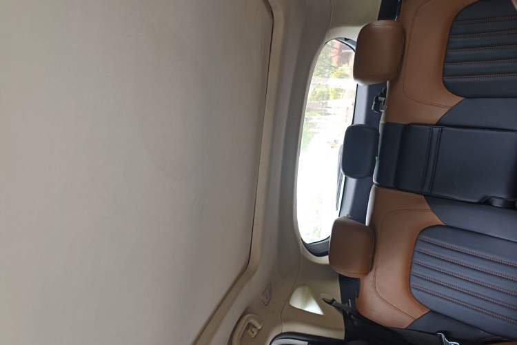 Used Soueast DX7 2015 1.5T Automatic Prestige Model Headliner