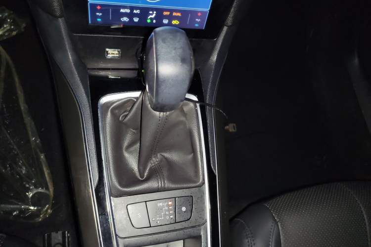 Used Peugeot 408 2018 Revised 350THP Automatic Luxury Edition Gear Lever