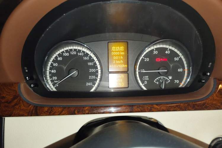 Used Mercedes-Benz Viano 2010 2.5L Luxury Edition