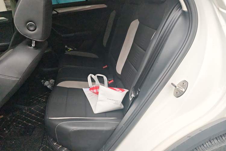 Used Volkswagen T-ROC 2019 280TSI DSG Two-Wheel Drive Advanced Version China VI Standard Left Rear Seat