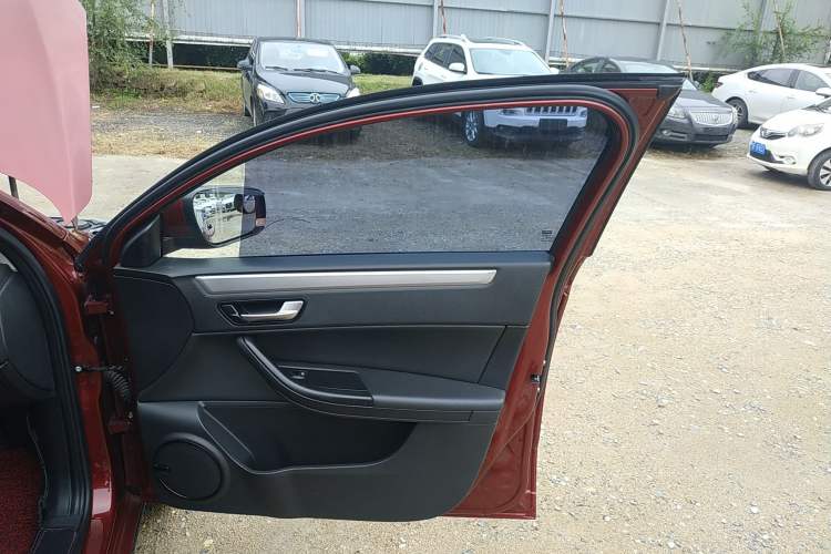 Used Qoros 3 2015 Urban SUV 1.6T Automatic ZhiKu Model
