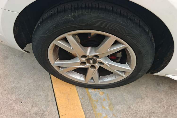 Used Audi A4L 2018 30th Anniversary Edition 40 TFSI Trendy Model Right Rear Wheel Hub