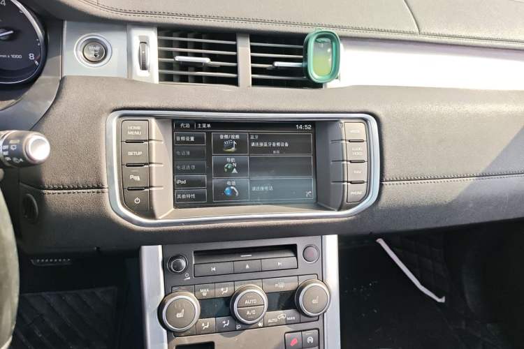 Used Land Rover Range Evoque 2015 2.0T Five-Door Zhiyao Edition Audio And AC Panel