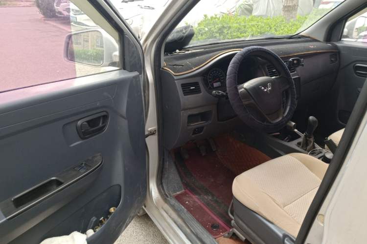 Used Wuling Rongguang V 2015 1.2L Base Version