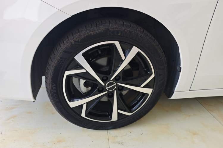 Used Roewe i5 2023 1.5L CVT Luxury Edition Left Front Wheel Hub