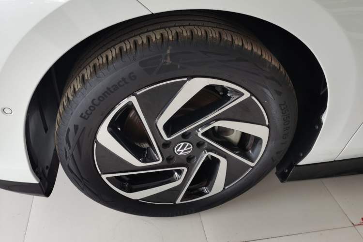 Used Volkswagen ID.7 VIZZION 2024 PRO Model Left Front Wheel Hub