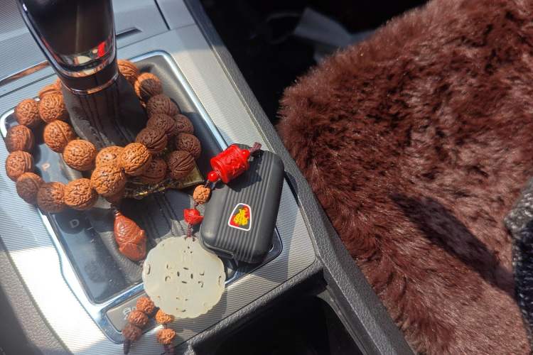 Used Roewe RX5 New Energy 2017 eRX5 50T Hybrid Connected Prestige Flagship Edition
