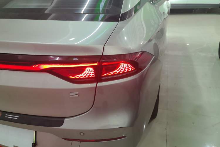 Used AION S 2023 Meizu 580 Lithium Iron Phosphate Right Rear Taillight