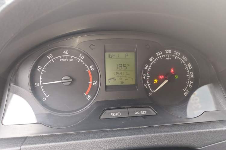 Used Skoda Rapid 2013 1.6L Automatic Smart Selection Model Odometer Close Up