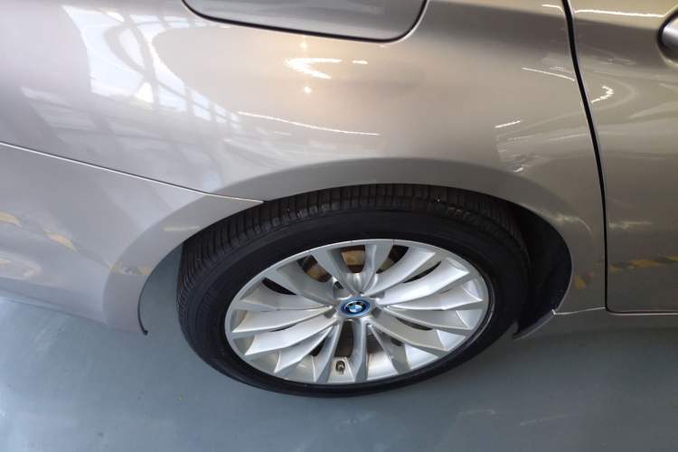 Used BMW 5 Series New Energy 2019 Updated Version 530Le Luxury Package Right Rear Wheel Hub