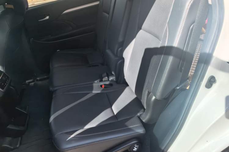 Used Toyota Highlander 2018 2.0T Four-Wheel Drive Luxury Version 7 Seats China VI Standard