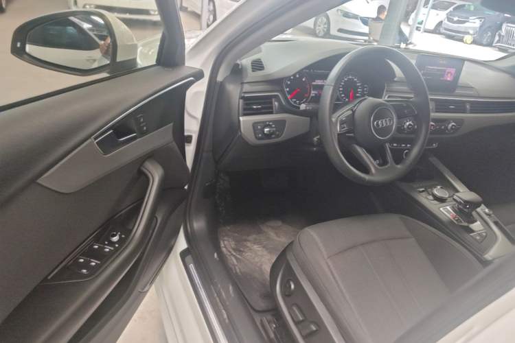 Used Audi A4L 2019 40 TFSI Ambition China VI Driver Seat