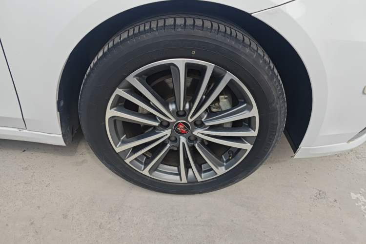 Used Roewe i6 2020 PLUS 20T TST 4G Connected Glory Flagship Edition Right Front Wheel Hub
