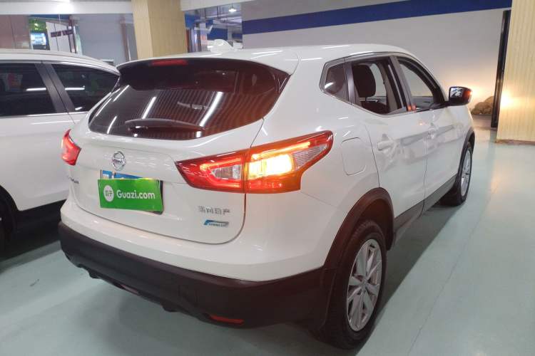 Used Nissan Qashqai 2016 2.0L CVT Elite Edition Rear Right 45 Deg