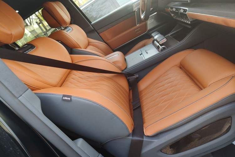 Used Brave warrior 917 2023 Range-Extended Base Model Right Front Seat