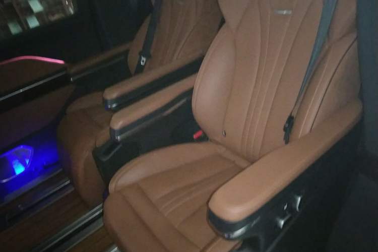 Used Hongqi HQ9 2023 2.0T Smart Connect Flagship Edition
