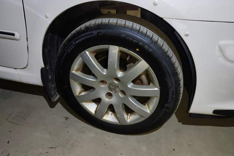 Used Peugeot 307 2013 Hatchback 1.6L Manual Comfort Edition Right Front Wheel Hub