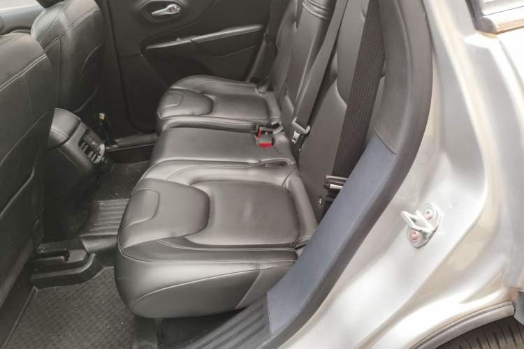 Used Jeep Cherokee 2016 2.4L Superior Edition
