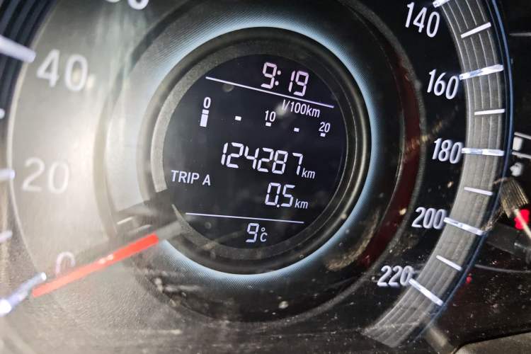 Used Honda Odyssey 2015 Updated Version 2.4L Smart Edition Odometer Close Up