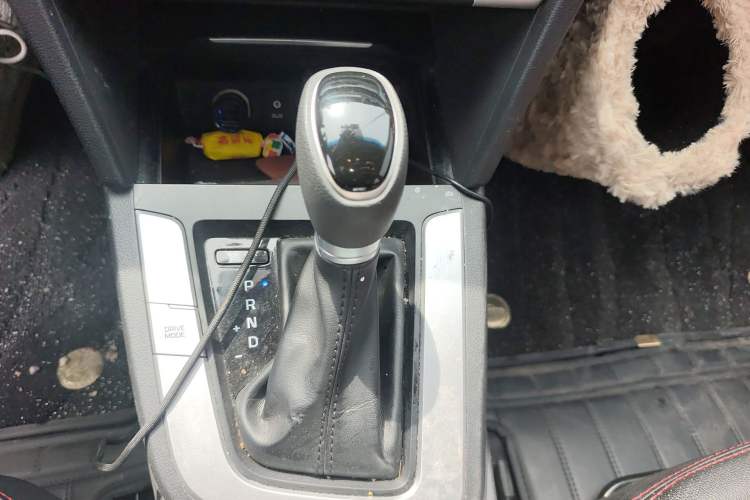 Used Hyundai Elantra (6th Generation / Lingdong) 2016 1.6L Automatic ZhiXuan – Elite Version Gear Lever