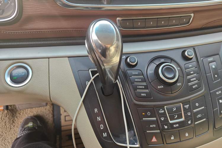 Used Buick GL8 2014 3.0L GT Luxury Business Haoya Edition
