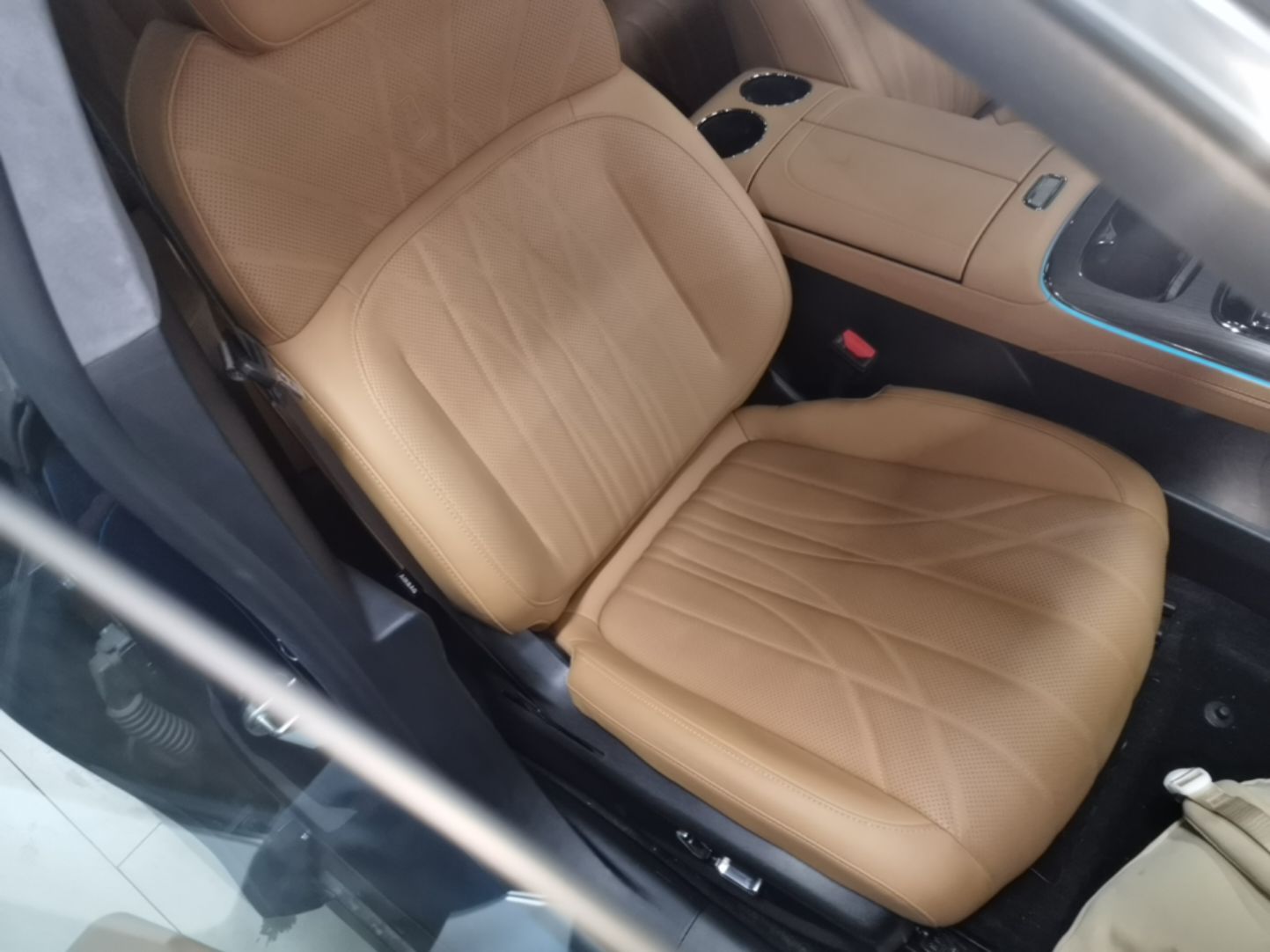 Geely Galaxy 8 2025 130km EM-P Starship Edition — снимка 19